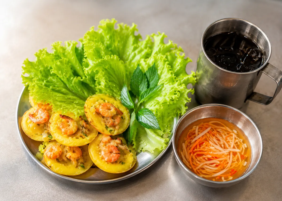 Món mặn School Feast còn bốc hơi, hấp dẫn trên đĩa